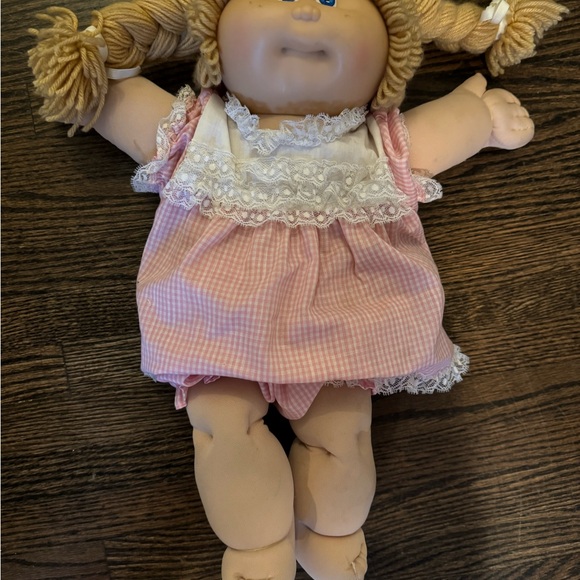 Vintage Pink and Tan Dolls with Yarn Hair - Picture 4 of 8
